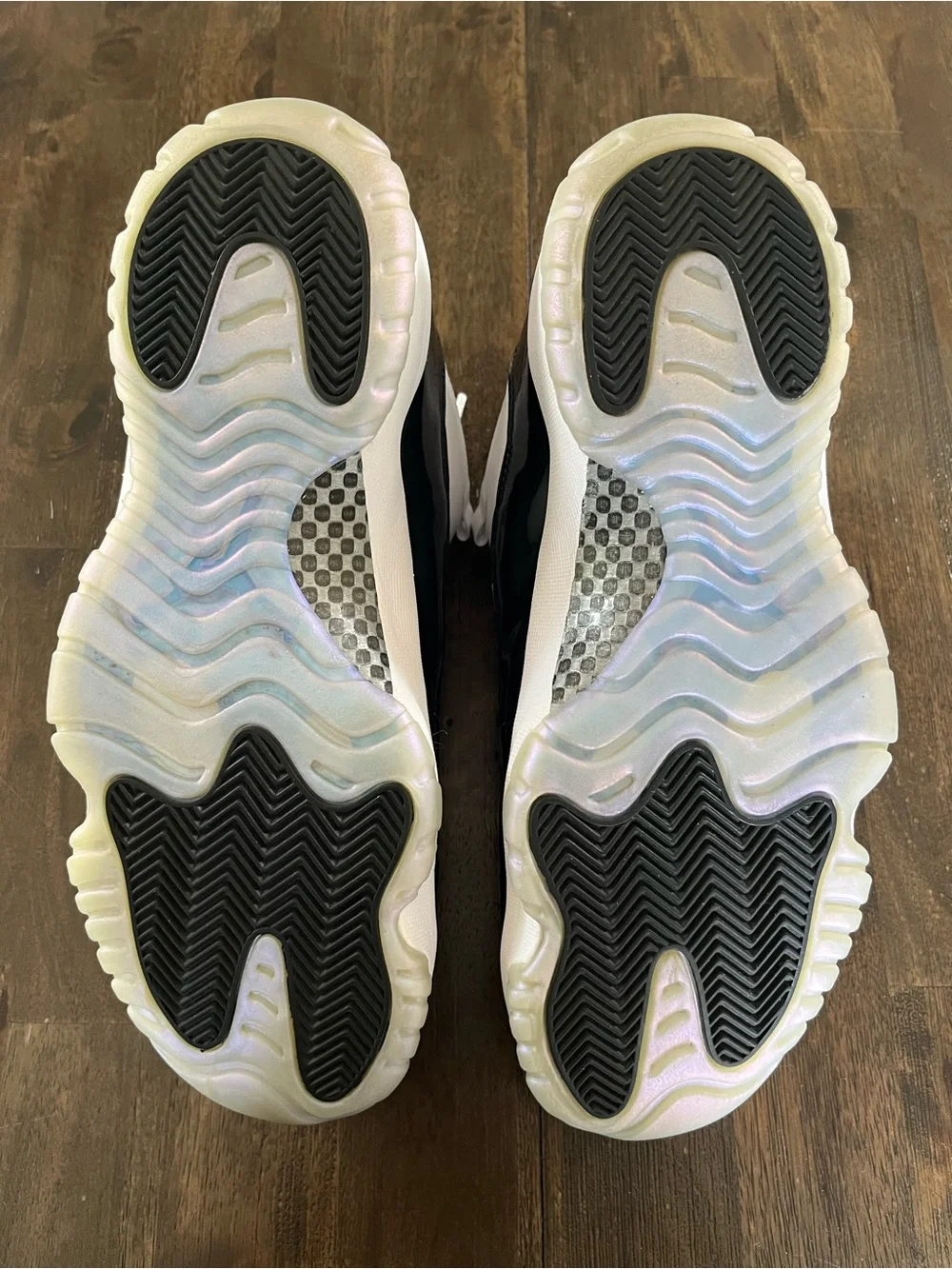 Jordan Low 11 Iridescent